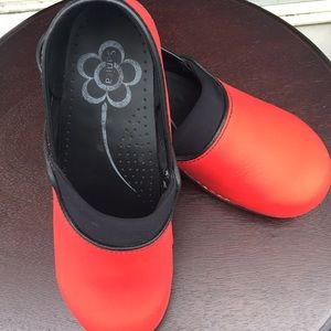 Sanita Clogs size 41 Red with Black